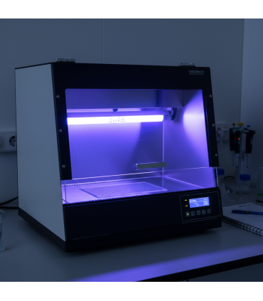 لامپ UV-B روشن در دستگاه ژل داک – تصویربرداری واقع‌گرایانه 4K در محیط آزمایشگاهی